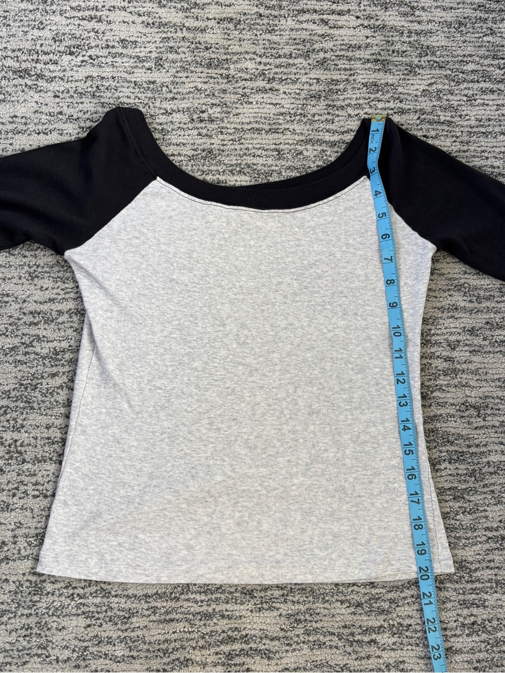 two-tone raglan top black sleeves gray body - Picture 4 of 5